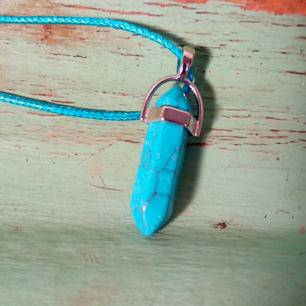 Hexagonal healing crystals necklaces - Picture 9 of 11